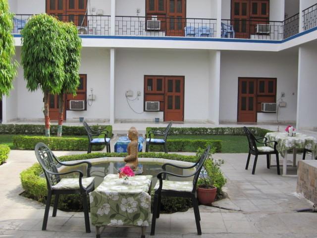 Hotel Surya ขชุราโห ภายนอก รูปภาพ